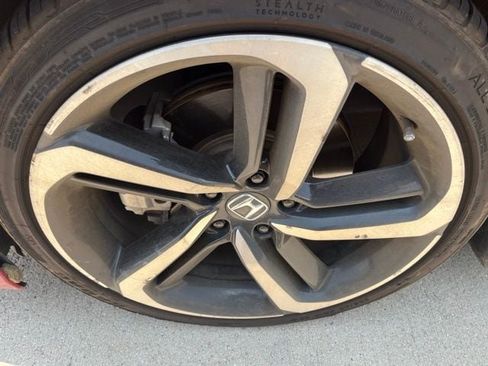 Used 2018 Honda Accord Sport image 3