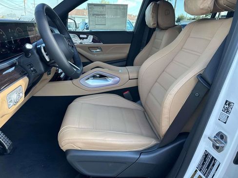 New 2026 Mercedes-Benz GLS 580 4MATIC image 10