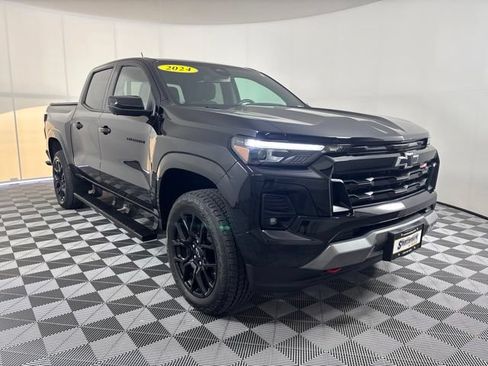 Used 2024 Chevrolet Colorado Z71 w/ LPO, Dark Essentials Package AWD/4WD image 39