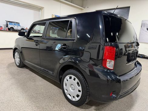 Used 2015 Scion xB FWD image 20