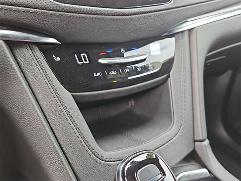 Used 2025 Cadillac XT5 Luxury image 11