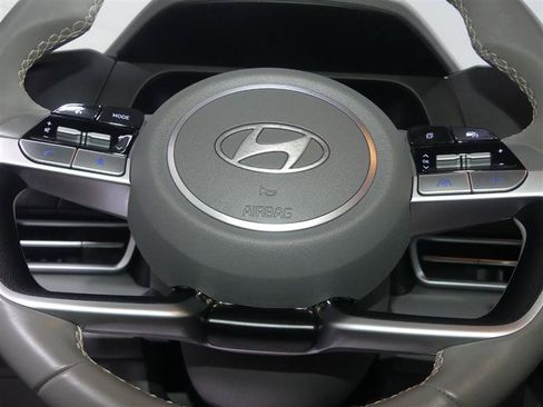 Used 2025 Hyundai Elantra Sport FWD image 31
