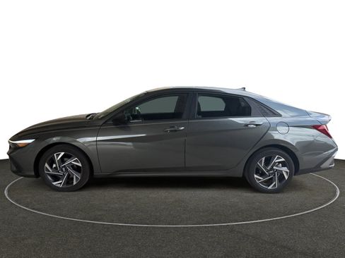 Certified 2025 Hyundai Elantra Sport FWD image 2