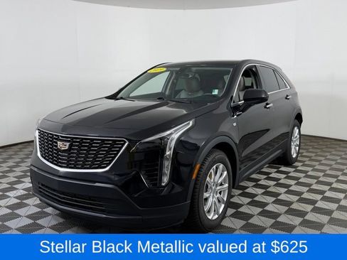 Used 2019 Cadillac XT4 Luxury w/ Cold Weather Package FWD image 3
