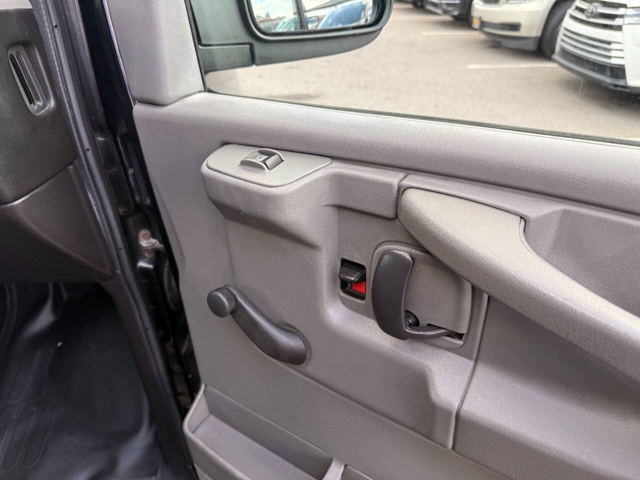 Used 2010 GMC Savana 1500 LS RWD image 45