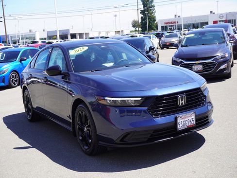 Used 2025 Honda Accord SE image 1