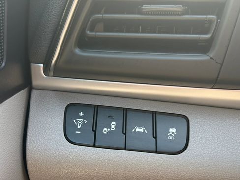 Used 2020 Hyundai Elantra SEL FWD image 19