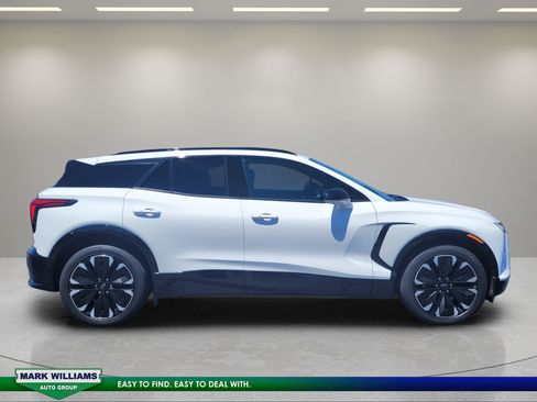 Used 2024 Chevrolet Blazer EV RS AWD/4WD image 2