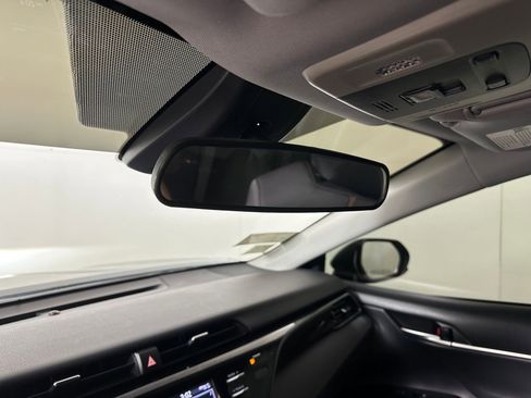Used 2019 Toyota Camry L image 18