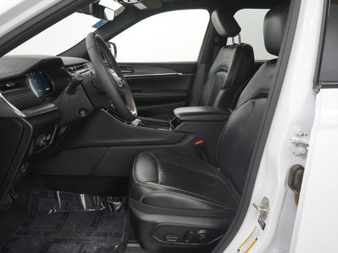 Used 2024 Jeep Grand Cherokee L Overland image 28