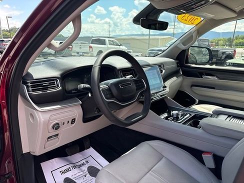 Used 2023 Jeep Wagoneer Series III w/ Convenience Group I AWD/4WD image 3