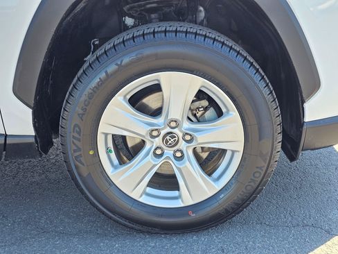 Used 2019 Toyota RAV4 LE AWD/4WD image 9