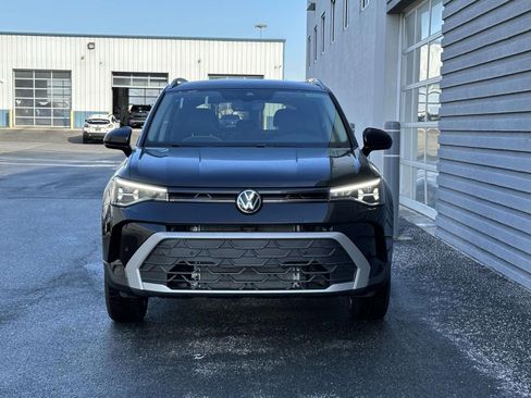 New 2026 Volkswagen Taos SE image 9