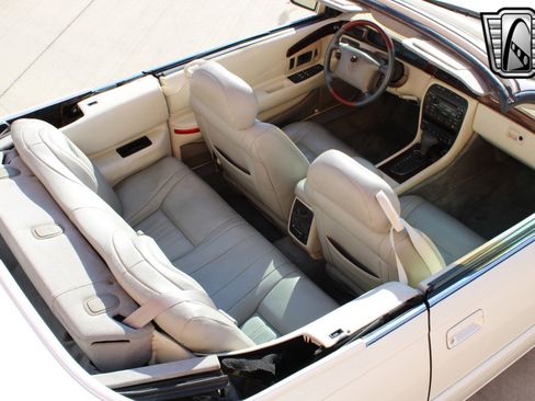 Used 2002 Cadillac Eldorado Touring w/ Preffered Equipment Group image 21