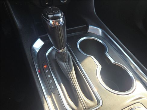 Used 2018 Chevrolet Traverse LT image 32