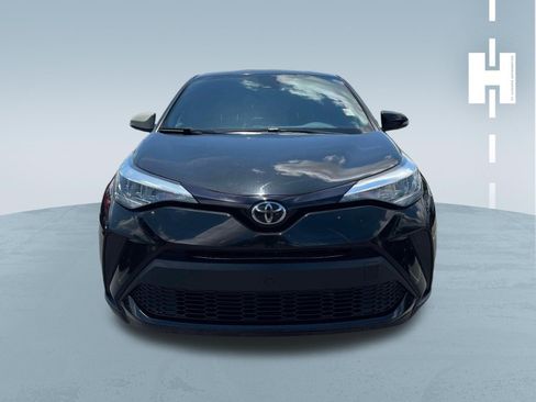 Used 2022 Toyota C-HR XLE FWD image 2