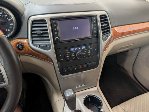 Used 2012 Jeep Grand Cherokee Overland w/ Mopar Chrome Edition Group AWD/4WD image 9