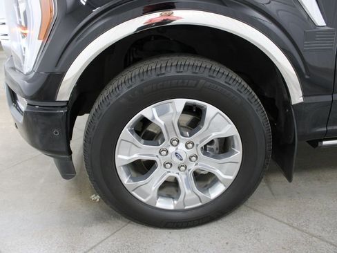 Used 2022 Ford F150 Platinum w/ FX4 Off-Road Package AWD/4WD image 12
