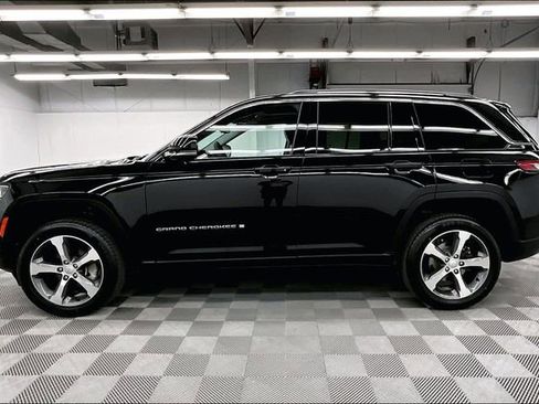 Used 2023 Jeep Grand Cherokee Limited AWD/4WD image 14