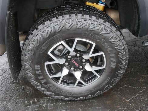 Used 2024 GMC Canyon AT4X image 8