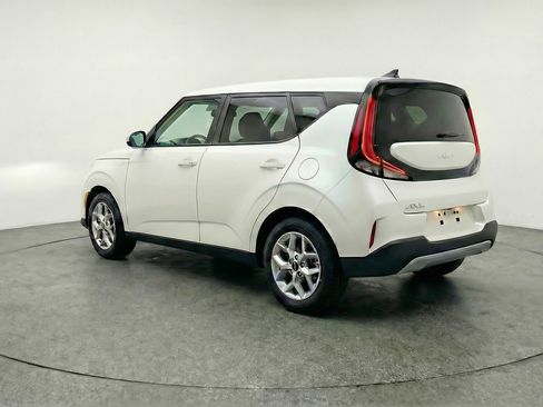 Used 2025 Kia Soul LX w/ LX Technology Package image 6