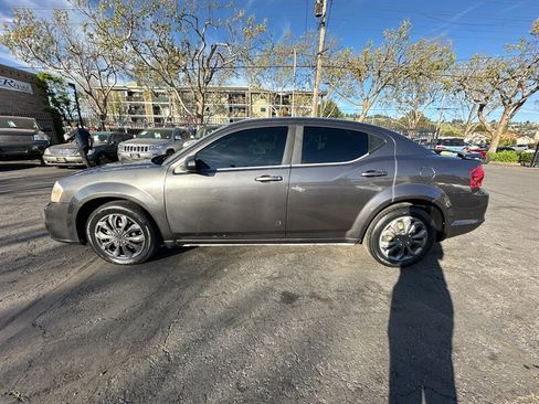 Used 2014 Dodge Avenger SE image 8