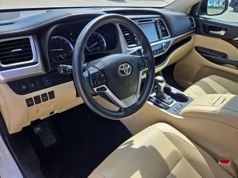 Used 2017 Toyota Highlander Limited FWD image 10