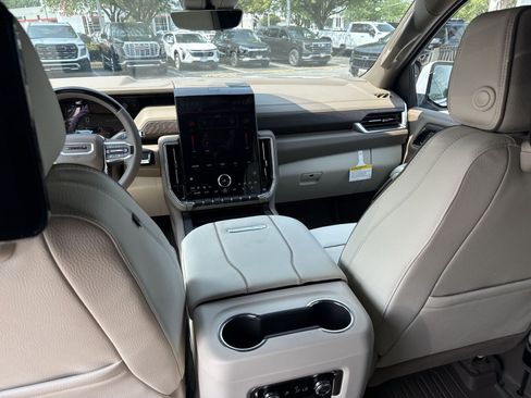New 2026 GMC Yukon Denali w/ Denali Reserve Package AWD/4WD image 17