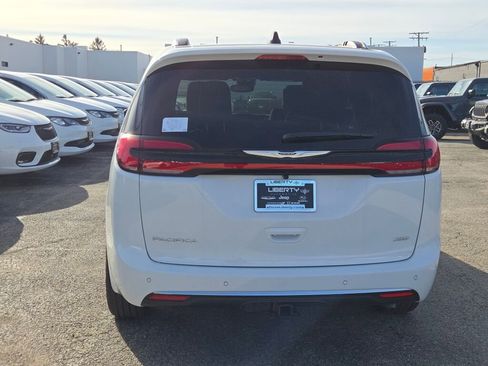 New 2026 Chrysler Pacifica Pinnacle w/ Trailer Tow Group image 13