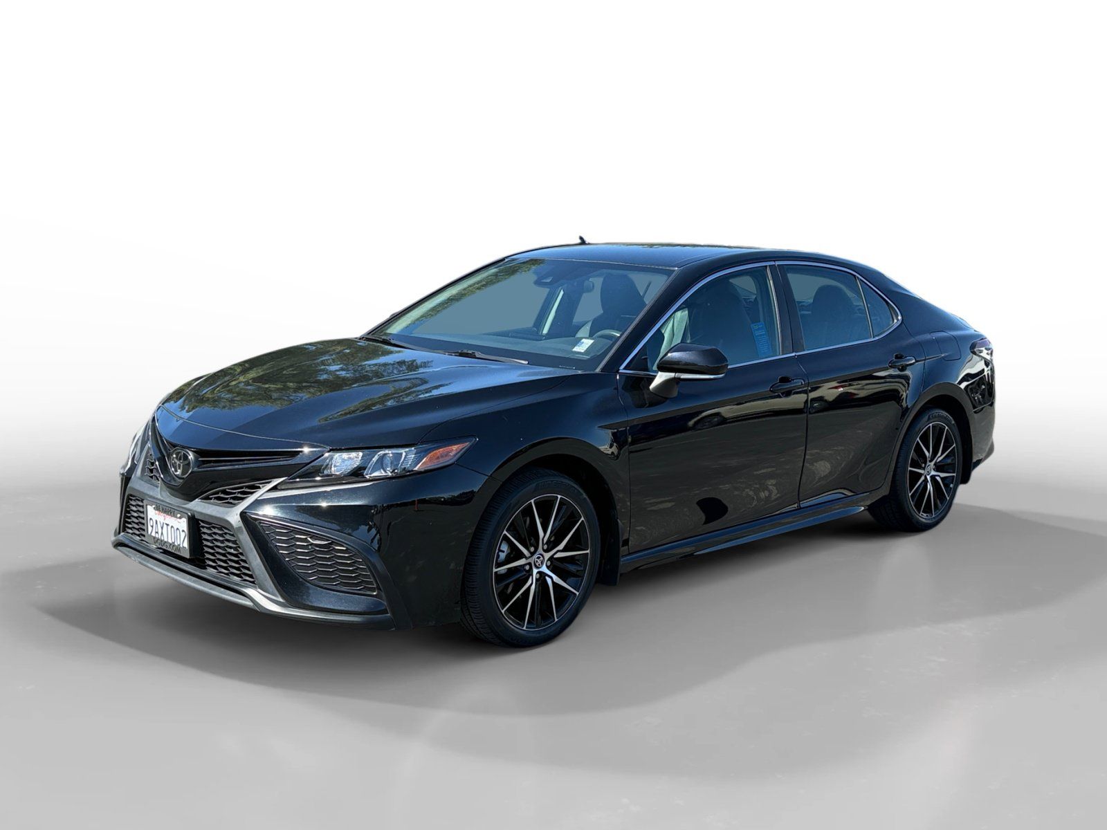 Used 2022 Toyota Camry SE FWD image 1