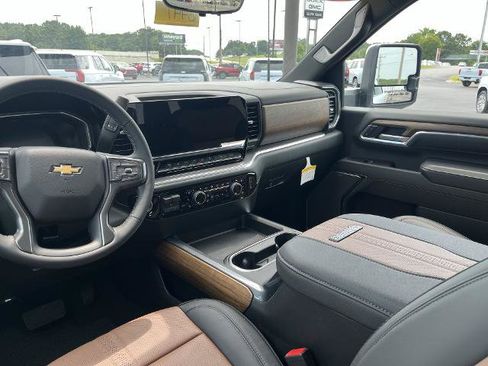 New 2026 Chevrolet Silverado 2500 High Country w/ High Country Premium Package AWD/4WD image 3