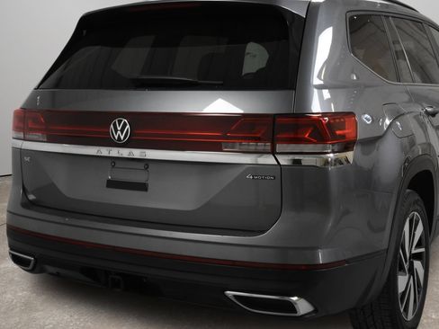 Used 2024 Volkswagen Atlas SE AWD/4WD image 3