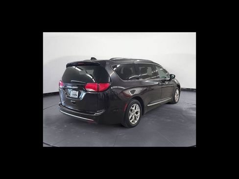 Used 2018 Chrysler Pacifica Touring-L Plus FWD image 6