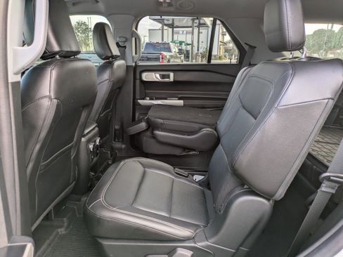 Certified 2022 Ford Explorer Limited w/ Limited Technology Package image 13