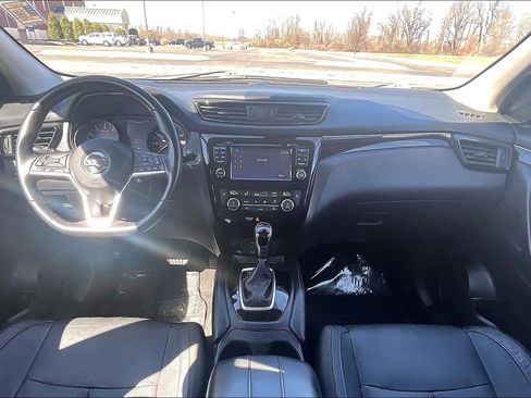 Used 2017 Nissan Rogue Sport SL w/ SL Premium Package image 13