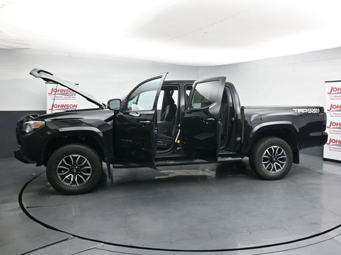 Used 2020 Toyota Tacoma TRD Sport w/ Technology Package AWD/4WD image 42