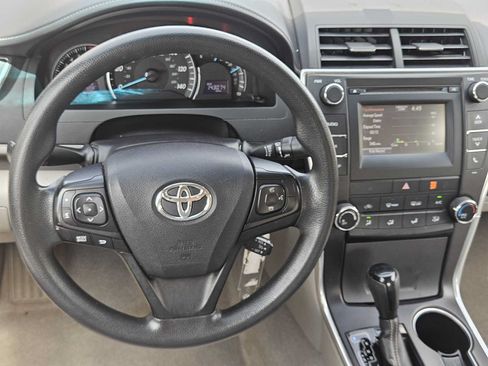 Used 2015 Toyota Camry LE FWD image 25