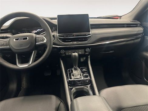 New 2026 Jeep Compass Latitude image 10