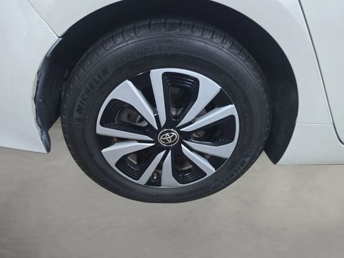 Used 2019 Toyota Prius Prime Premium image 16