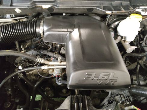 Used 2021 RAM 1500 Classic SLT image 30