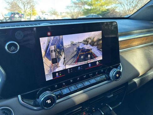 Used 2024 GMC Canyon Denali image 39