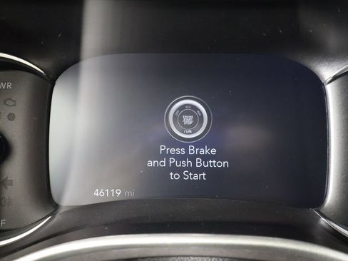 Used 2024 Chrysler Pacifica Limited FWD image 38