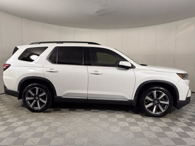 Used 2025 Honda Pilot Touring image 17