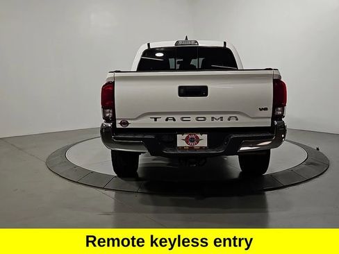 Used 2018 Toyota Tacoma TRD Off-Road image 4