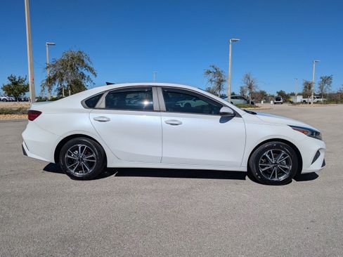 Certified 2022 Kia Forte LXS w/ LXS Technology Package image 4