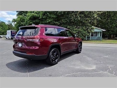 Used 2024 Jeep Grand Cherokee L Laredo image 31