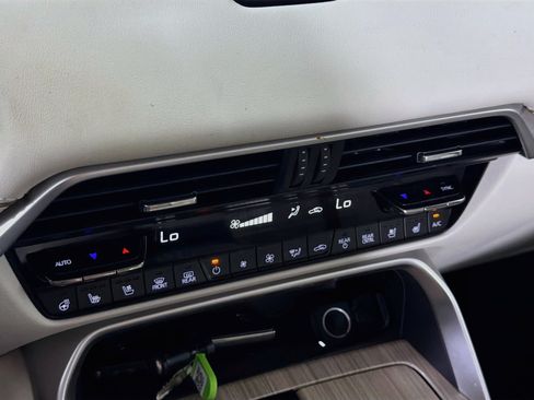 Used 2024 MAZDA CX-90 Plug-In Hybrid w/ Premium Plus AWD/4WD image 24