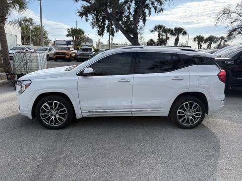 Used 2023 GMC Terrain Denali image 4