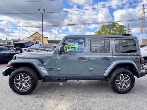 New 2026 Jeep Wrangler Unlimited Sahara AWD/4WD image 4