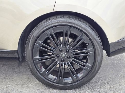 Used 2024 Land Rover Range Rover SE image 7